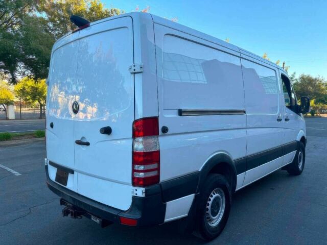 Белый Мерседес Sprinter, объемом двигателя 3 л и пробегом 78 тыс. км за 10000 $, фото 6 на Automoto.ua