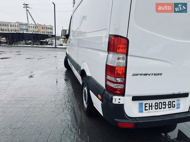 Белый Мерседес Sprinter, объемом двигателя 2.2 л и пробегом 298 тыс. км за 13900 $, фото 28 на Automoto.ua