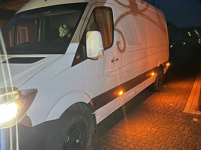 Белый Мерседес Sprinter, объемом двигателя 2.1 л и пробегом 332 тыс. км за 16900 $, фото 4 на Automoto.ua