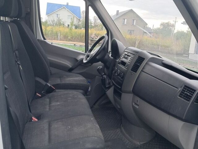 Белый Мерседес Sprinter, объемом двигателя 2.2 л и пробегом 272 тыс. км за 20919 $, фото 4 на Automoto.ua