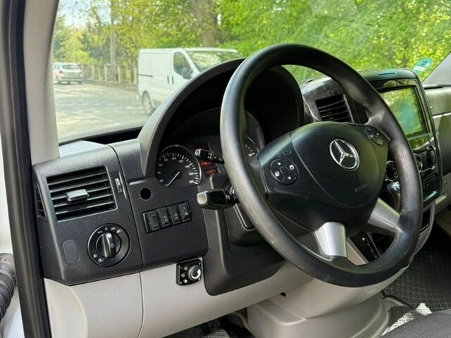 Білий Мерседес Sprinter, об'ємом двигуна 2.99 л та пробігом 738 тис. км за 25500 $, фото 34 на Automoto.ua
