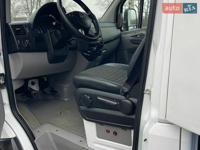 Белый Мерседес Sprinter, объемом двигателя 2.99 л и пробегом 387 тыс. км за 29999 $, фото 9 на Automoto.ua