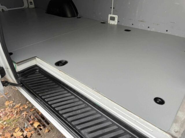 Белый Мерседес Sprinter, объемом двигателя 3 л и пробегом 70 тыс. км за 6500 $, фото 14 на Automoto.ua