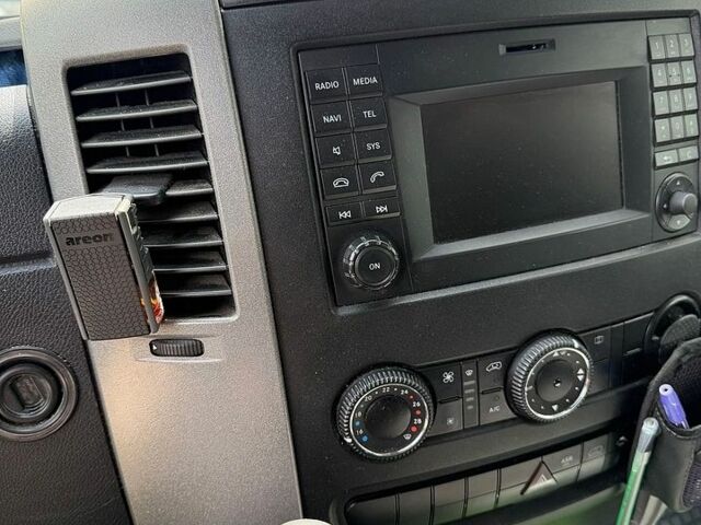 Белый Мерседес Sprinter, объемом двигателя 2.1 л и пробегом 234 тыс. км за 25000 $, фото 20 на Automoto.ua