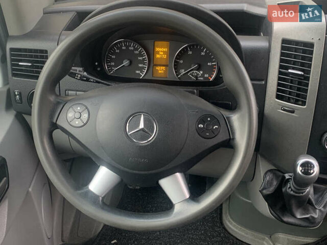 Белый Мерседес Sprinter, объемом двигателя 3 л и пробегом 306 тыс. км за 29990 $, фото 10 на Automoto.ua