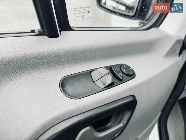 Белый Мерседес Sprinter, объемом двигателя 2.2 л и пробегом 298 тыс. км за 13900 $, фото 35 на Automoto.ua