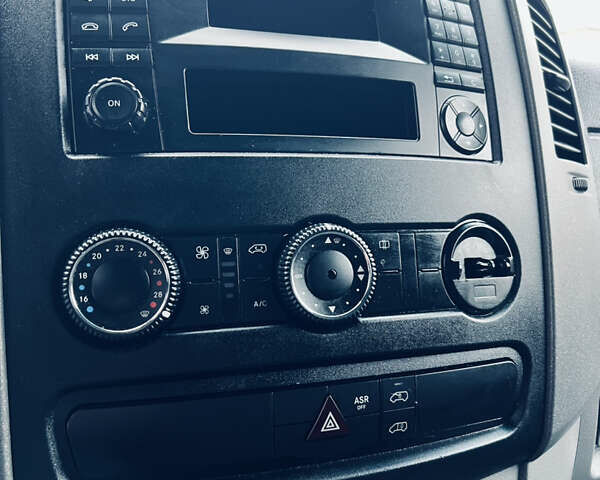 Белый Мерседес Sprinter, объемом двигателя 2.1 л и пробегом 410 тыс. км за 17500 $, фото 53 на Automoto.ua