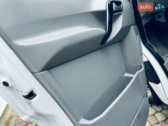 Белый Мерседес Sprinter, объемом двигателя 2.1 л и пробегом 410 тыс. км за 17500 $, фото 7 на Automoto.ua