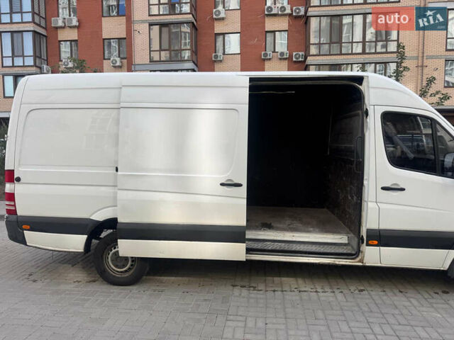 Белый Мерседес Sprinter, объемом двигателя 2.14 л и пробегом 398 тыс. км за 14800 $, фото 4 на Automoto.ua