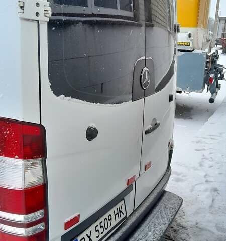 Белый Мерседес Sprinter, объемом двигателя 2.14 л и пробегом 348 тыс. км за 16900 $, фото 2 на Automoto.ua