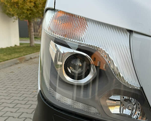 Белый Мерседес Sprinter, объемом двигателя 0 л и пробегом 348 тыс. км за 19300 $, фото 9 на Automoto.ua