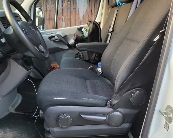 Белый Мерседес Sprinter, объемом двигателя 2.1 л и пробегом 242 тыс. км за 23256 $, фото 11 на Automoto.ua