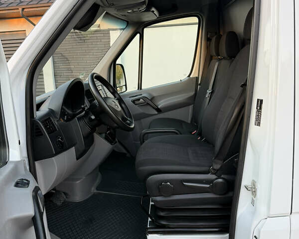 Белый Мерседес Sprinter, объемом двигателя 0 л и пробегом 348 тыс. км за 19300 $, фото 15 на Automoto.ua