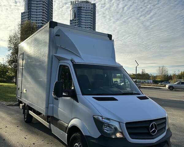 Белый Мерседес Sprinter, объемом двигателя 2.2 л и пробегом 316 тыс. км за 21000 $, фото 2 на Automoto.ua