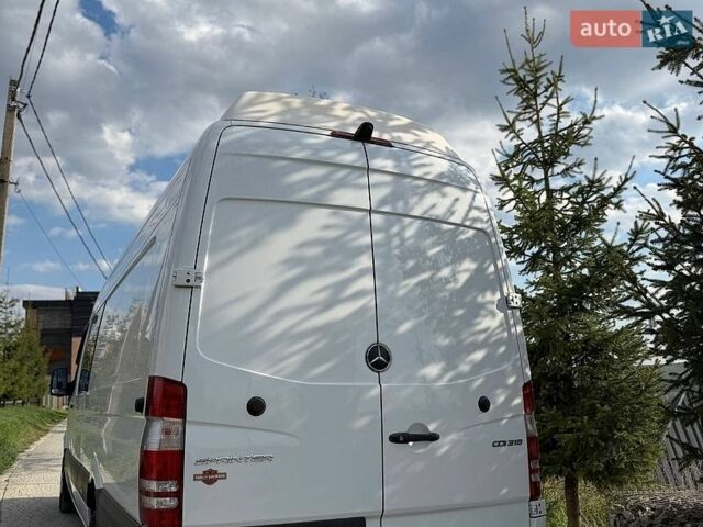 Белый Мерседес Sprinter, объемом двигателя 2.99 л и пробегом 700 тыс. км за 41369 $, фото 3 на Automoto.ua