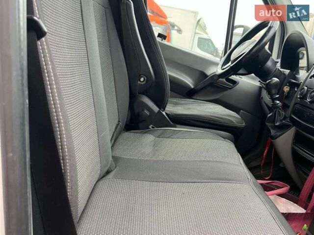 Белый Мерседес Sprinter, объемом двигателя 2.5 л и пробегом 562 тыс. км за 19500 $, фото 3 на Automoto.ua