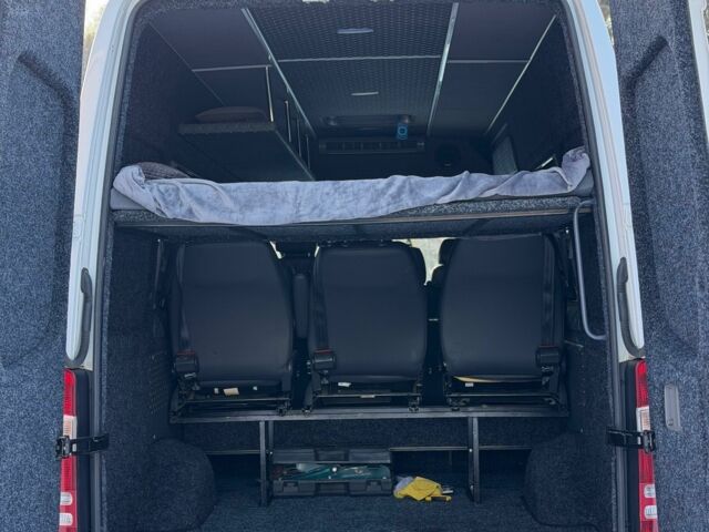 Белый Мерседес Sprinter, объемом двигателя 2.1 л и пробегом 380 тыс. км за 25000 $, фото 4 на Automoto.ua