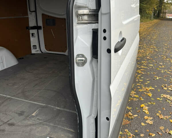 Білий Мерседес Sprinter, об'ємом двигуна 2.2 л та пробігом 271 тис. км за 21200 $, фото 12 на Automoto.ua