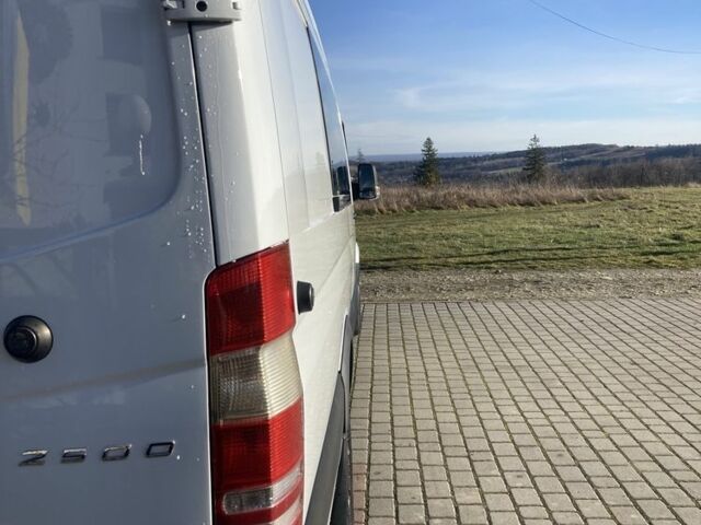 Белый Мерседес Sprinter, объемом двигателя 3 л и пробегом 660 тыс. км за 37500 $, фото 3 на Automoto.ua
