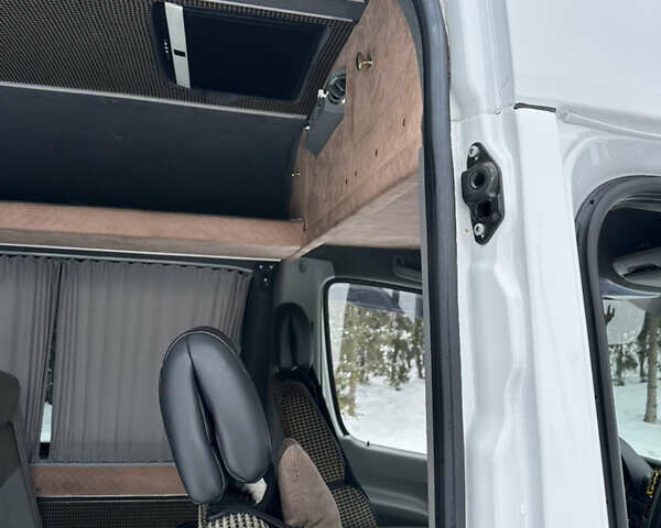 Белый Мерседес Sprinter, объемом двигателя 2.99 л и пробегом 925 тыс. км за 28000 $, фото 60 на Automoto.ua