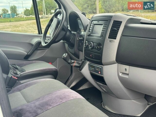 Белый Мерседес Sprinter, объемом двигателя 2.2 л и пробегом 450 тыс. км за 22700 $, фото 1 на Automoto.ua