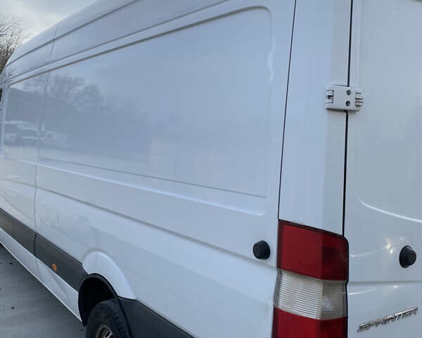 Білий Мерседес Sprinter, об'ємом двигуна 2.14 л та пробігом 398 тис. км за 15400 $, фото 4 на Automoto.ua