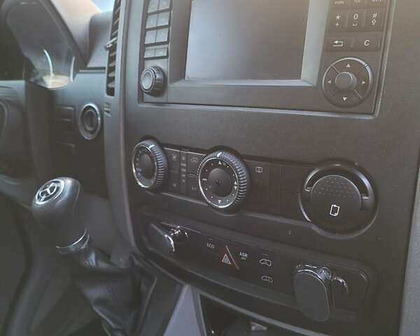 Белый Мерседес Sprinter, объемом двигателя 2.1 л и пробегом 242 тыс. км за 23256 $, фото 2 на Automoto.ua