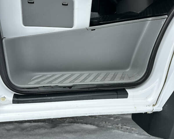 Белый Мерседес Sprinter, объемом двигателя 2.99 л и пробегом 925 тыс. км за 28000 $, фото 49 на Automoto.ua