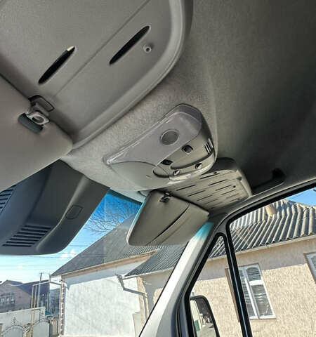 Білий Мерседес Sprinter, об'ємом двигуна 3 л та пробігом 280 тис. км за 35556 $, фото 12 на Automoto.ua