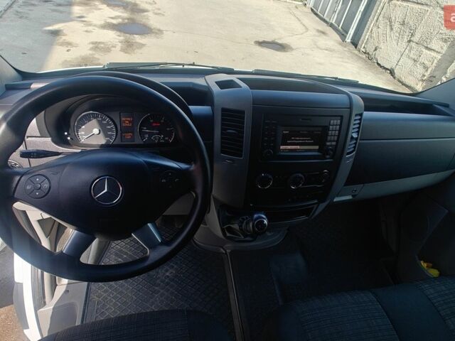 Белый Мерседес Sprinter, объемом двигателя 2.1 л и пробегом 303 тыс. км за 19200 $, фото 19 на Automoto.ua