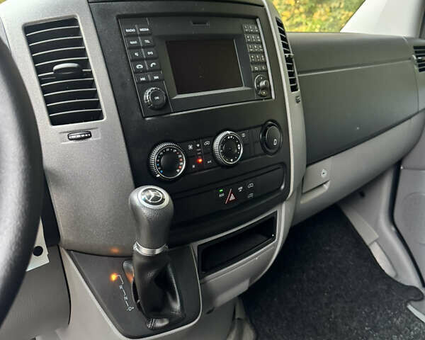 Білий Мерседес Sprinter, об'ємом двигуна 2.2 л та пробігом 271 тис. км за 21200 $, фото 20 на Automoto.ua