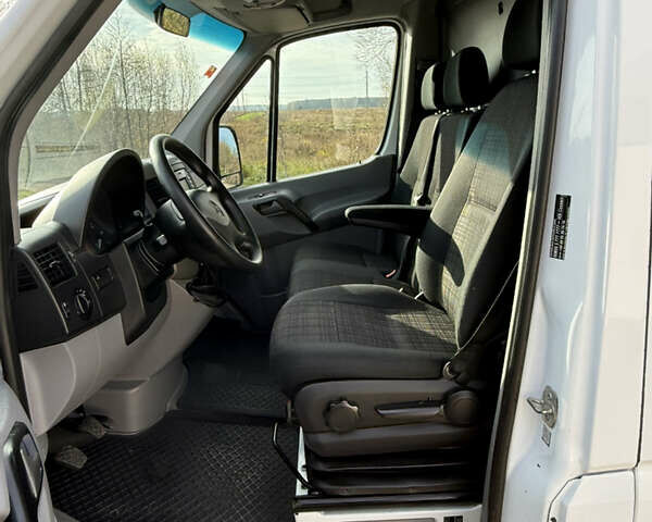 Белый Мерседес Sprinter, объемом двигателя 2.2 л и пробегом 316 тыс. км за 18900 $, фото 10 на Automoto.ua