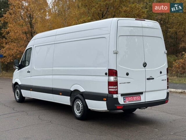Белый Мерседес Sprinter, объемом двигателя 0 л и пробегом 265 тыс. км за 17900 $, фото 2 на Automoto.ua