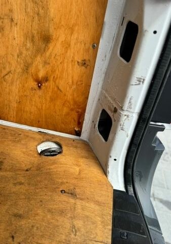 Белый Мерседес Sprinter, объемом двигателя 2.14 л и пробегом 380 тыс. км за 16800 $, фото 42 на Automoto.ua