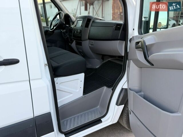 Белый Мерседес Sprinter, объемом двигателя 2.2 л и пробегом 265 тыс. км за 18600 $, фото 14 на Automoto.ua