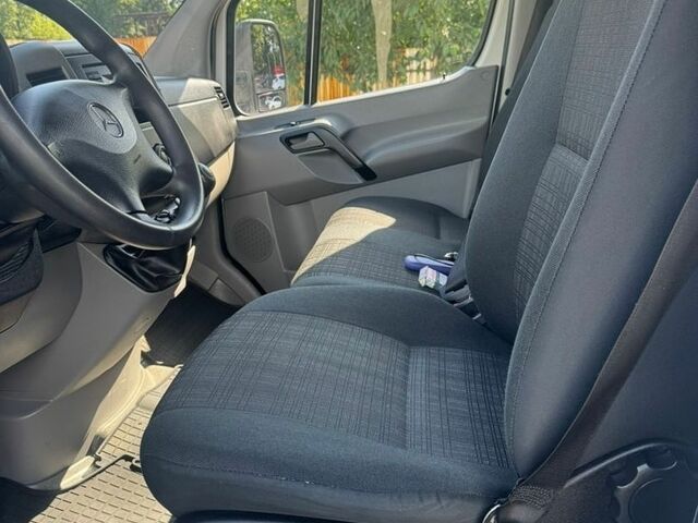 Белый Мерседес Sprinter, объемом двигателя 2.2 л и пробегом 220 тыс. км за 26000 $, фото 16 на Automoto.ua