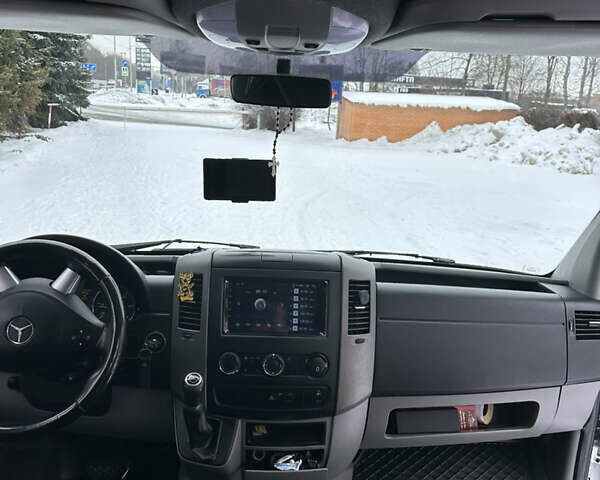 Белый Мерседес Sprinter, объемом двигателя 2.99 л и пробегом 925 тыс. км за 28000 $, фото 64 на Automoto.ua