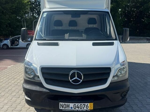 Белый Мерседес Sprinter, объемом двигателя 2.2 л и пробегом 220 тыс. км за 26000 $, фото 2 на Automoto.ua