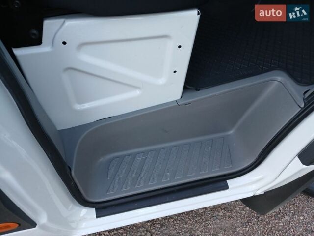 Белый Мерседес Sprinter, объемом двигателя 0 л и пробегом 247 тыс. км за 23999 $, фото 37 на Automoto.ua