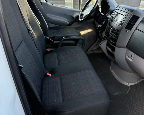 Белый Мерседес Sprinter, объемом двигателя 0 л и пробегом 348 тыс. км за 19300 $, фото 10 на Automoto.ua