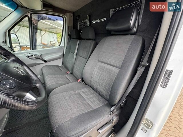 Белый Мерседес Sprinter, объемом двигателя 2.1 л и пробегом 406 тыс. км за 20000 $, фото 12 на Automoto.ua