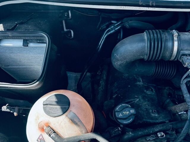 Белый Мерседес Sprinter, объемом двигателя 2.99 л и пробегом 373 тыс. км за 38000 $, фото 9 на Automoto.ua
