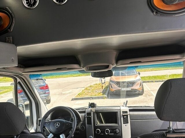 Белый Мерседес Sprinter, объемом двигателя 2.99 л и пробегом 373 тыс. км за 38000 $, фото 13 на Automoto.ua