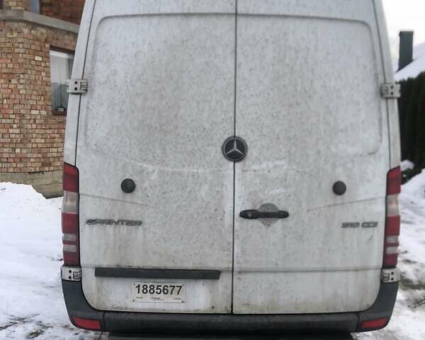Білий Мерседес Sprinter, об'ємом двигуна 0 л та пробігом 240 тис. км за 13999 $, фото 3 на Automoto.ua