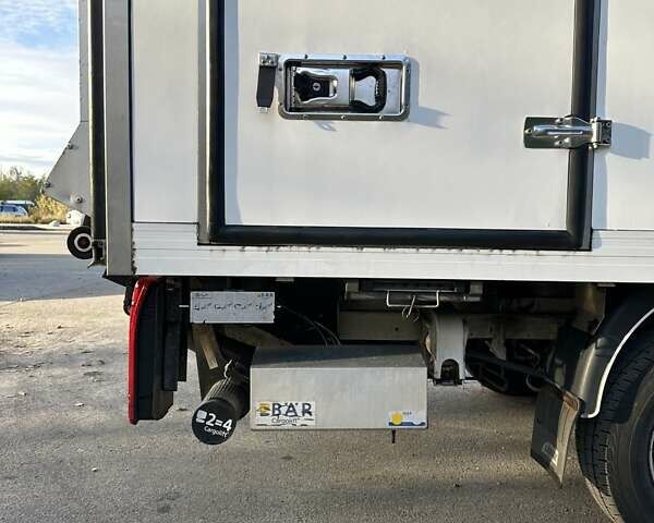 Белый Мерседес Sprinter, объемом двигателя 2.2 л и пробегом 316 тыс. км за 21000 $, фото 6 на Automoto.ua