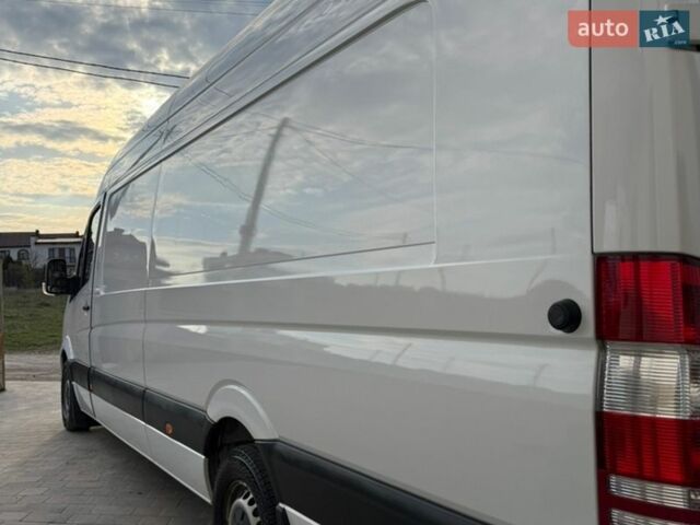 Белый Мерседес Sprinter, объемом двигателя 2.2 л и пробегом 450 тыс. км за 26500 $, фото 3 на Automoto.ua