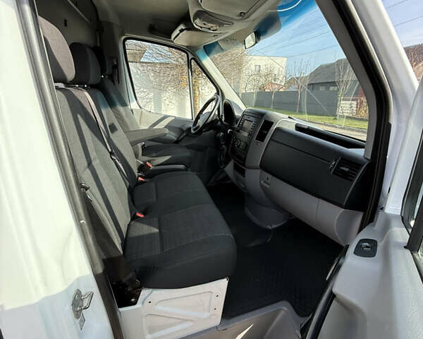 Белый Мерседес Sprinter, объемом двигателя 2.2 л и пробегом 316 тыс. км за 18900 $, фото 14 на Automoto.ua