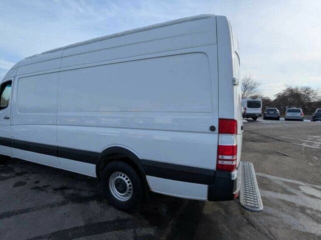 Белый Мерседес Sprinter, объемом двигателя 2.1 л и пробегом 65 тыс. км за 10000 $, фото 5 на Automoto.ua