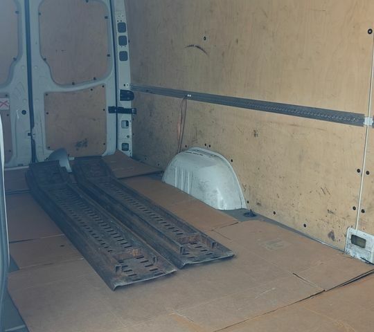 Белый Мерседес Sprinter, объемом двигателя 2.1 л и пробегом 303 тыс. км за 19200 $, фото 9 на Automoto.ua