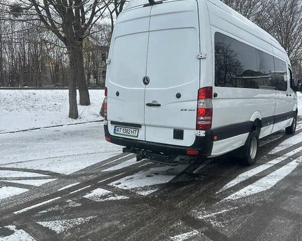 Белый Мерседес Sprinter, объемом двигателя 2.99 л и пробегом 470 тыс. км за 66934 $, фото 2 на Automoto.ua
